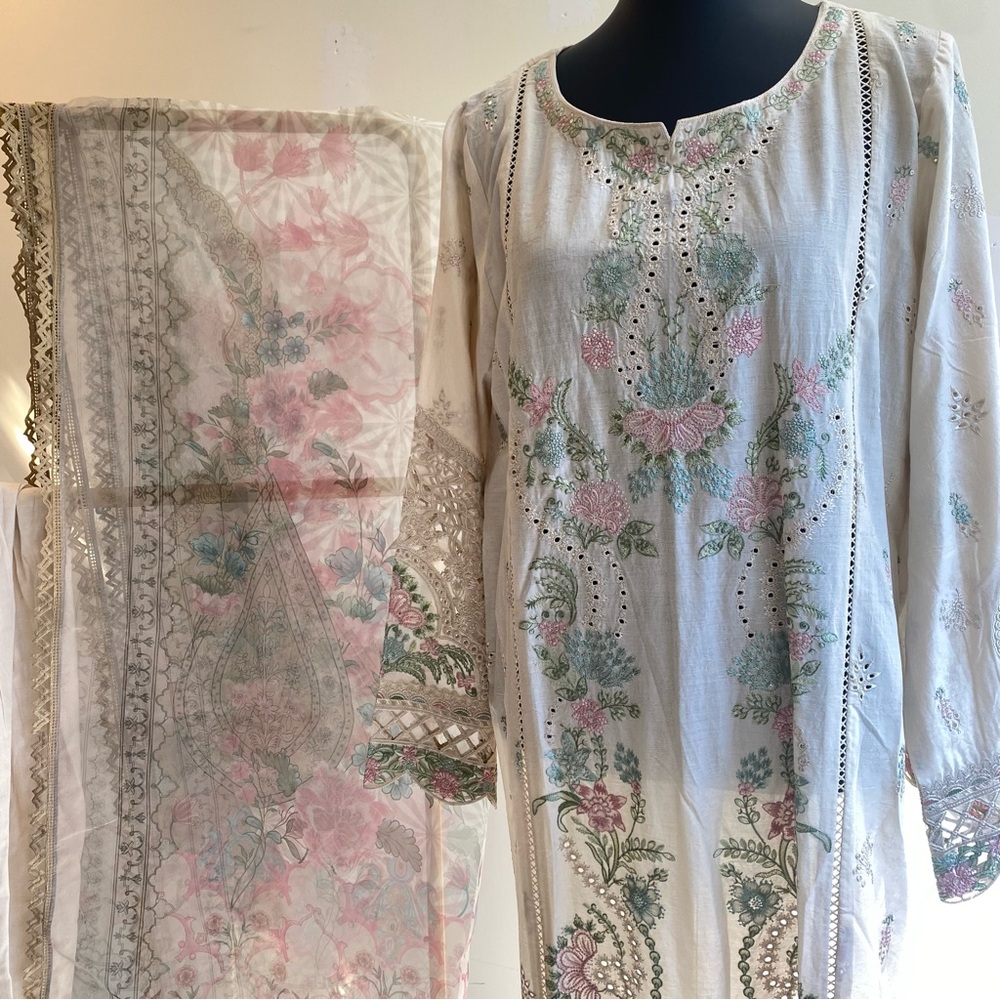 Maria B. Cream Shalwar Kameez/Pakistani Outfit NWT
